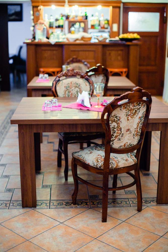 Hotel Krivan Kysucke Nove Mesto Luaran gambar